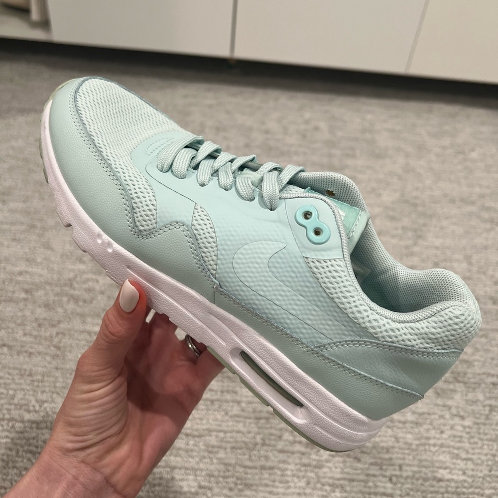 NIKE Air Max 1